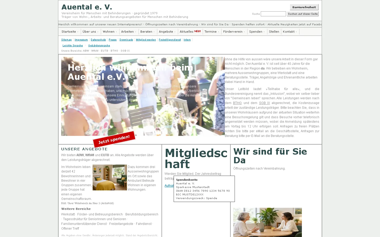 Die alte Startseite des Vereins: zwölf Menüpunkte, weiße Schrift auf hellem Sommerfestfoto, Cookie-Banner mit Einstellungen und ein Knopf für Barrierefreiheit
